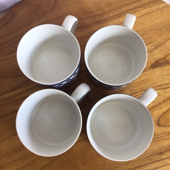 International Tableworks Classic Checks Stoneware Mugs - Set of 4 - Picture 5 of 7